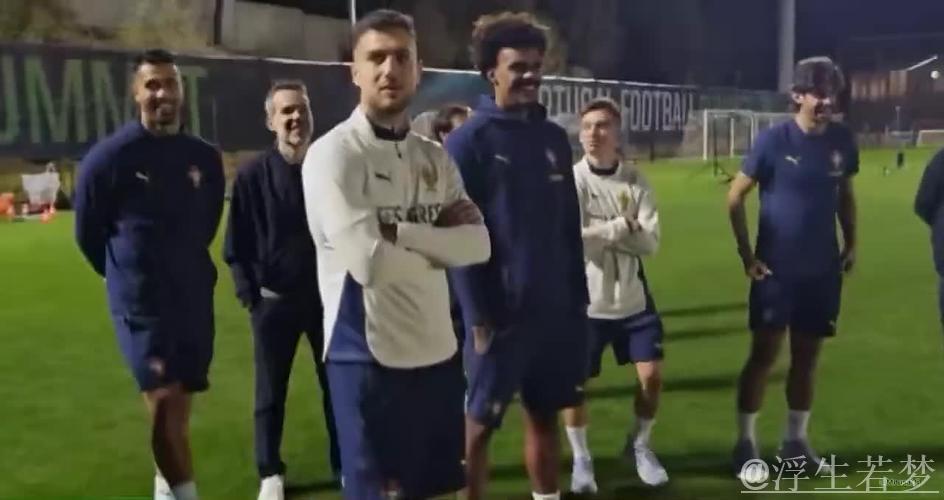 C罗对阵机器人门将，多次射门受阻终凭漏洞破门